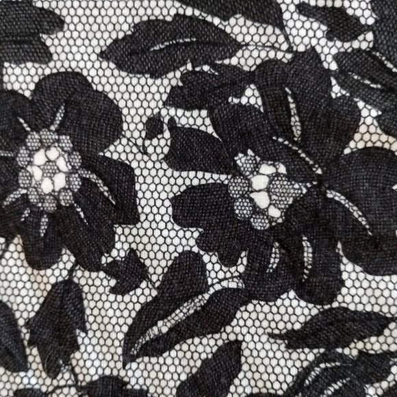 Issac Mizrahi Lace Print top - Picture 2 of 10